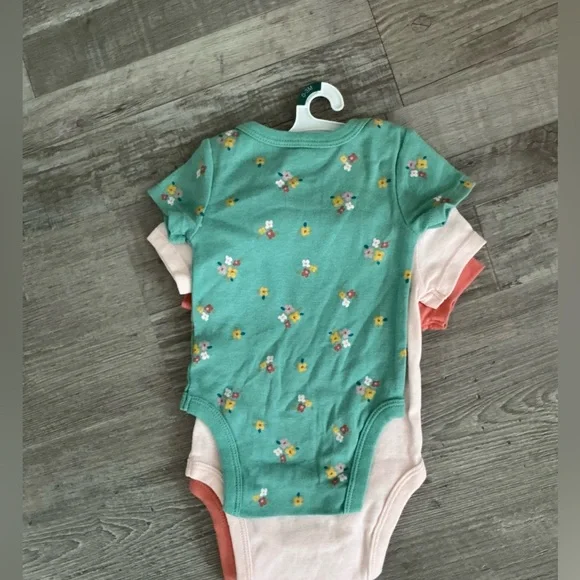 Carter's set of 4 baby girl's 0-3 months short-sleeve onesies - Picture 2 of 5